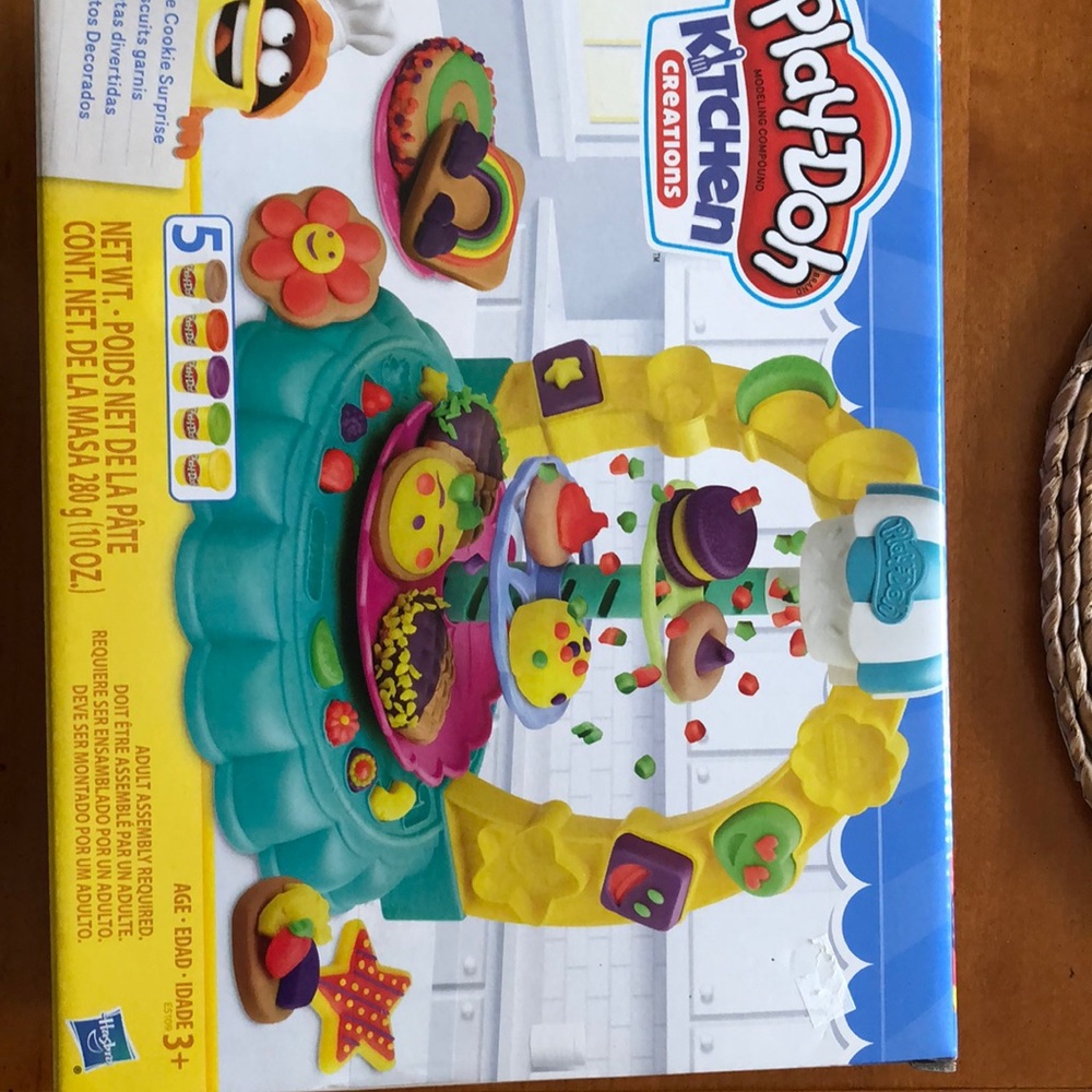 Play dough kitchen creations new in box age 3 plus